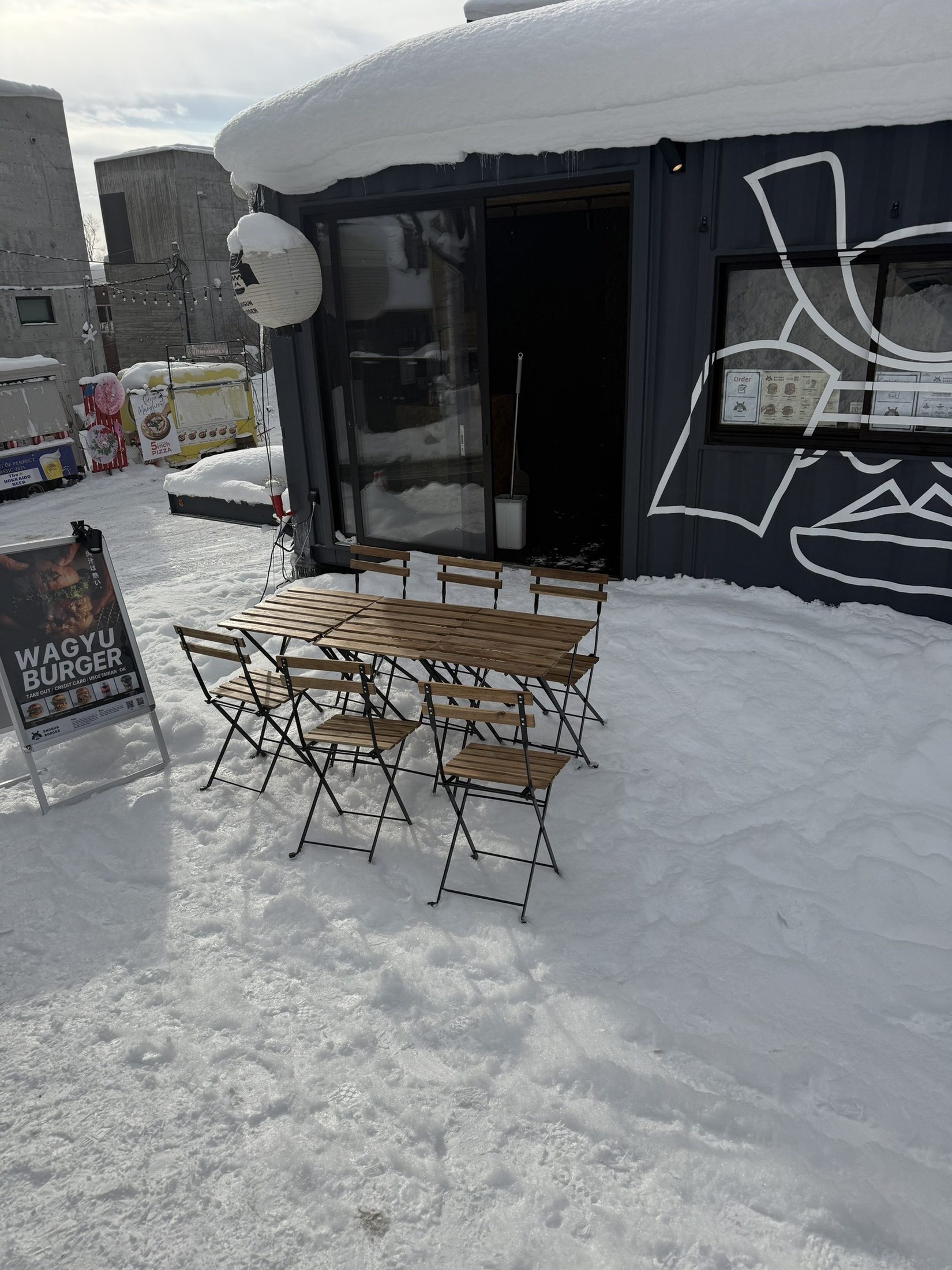 ニセコのコンテナ店舗 テラス